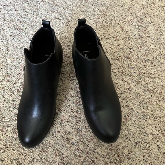 Sonoma Sleek Black Ankle Boots - Picture 1 of 3
